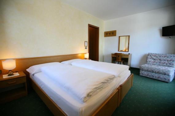 Garni Bucaneve Madonna di Campiglio Room photo
