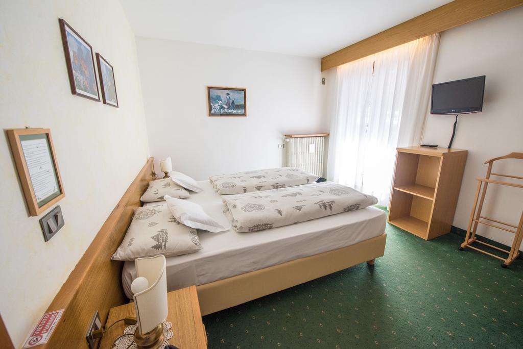 Garni Bucaneve Madonna di Campiglio Room photo